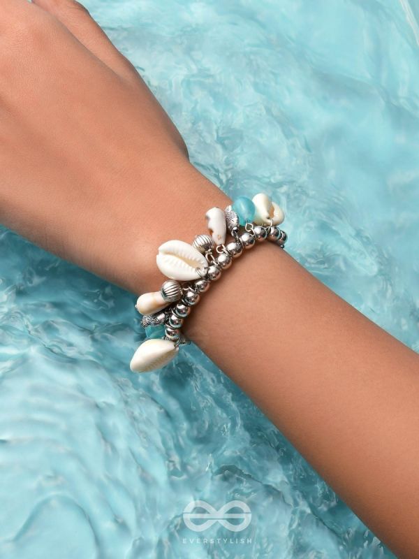 SEA'S TEMPTATIONS - OXIDISED EMBELLISHED BRACELET