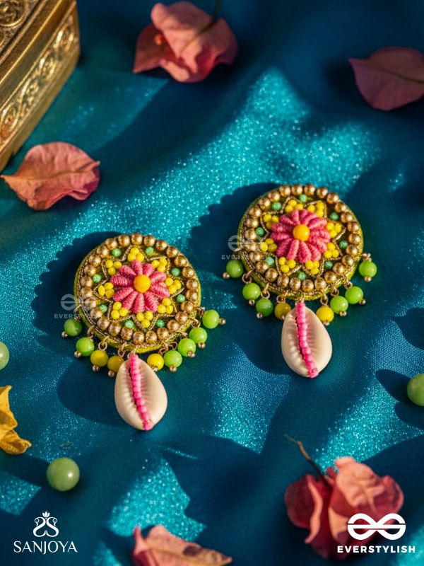 VAARIJA - THE  SEASHELL GALA - SHELL AND BEADS EMBROIDERED EARRINGS