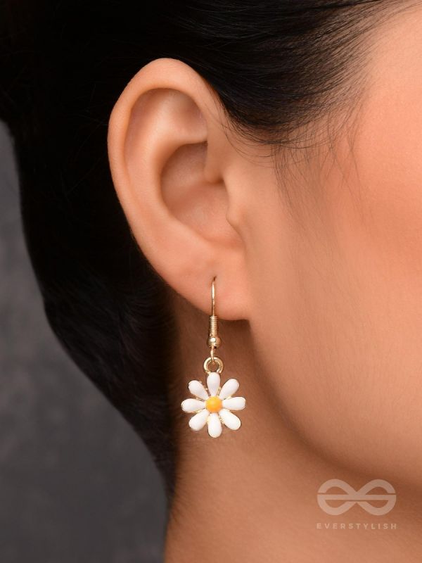 LITTLE DAISY DROPS - GOLDEN EMAMELLED EARRINGS