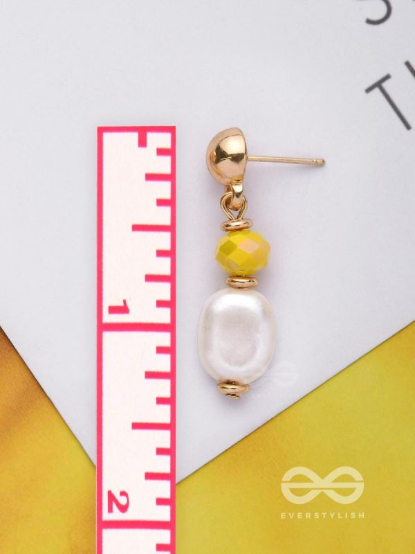 SUNSHINE DELIGHTS - GOLDEN EMBELLISHED EARRINGS