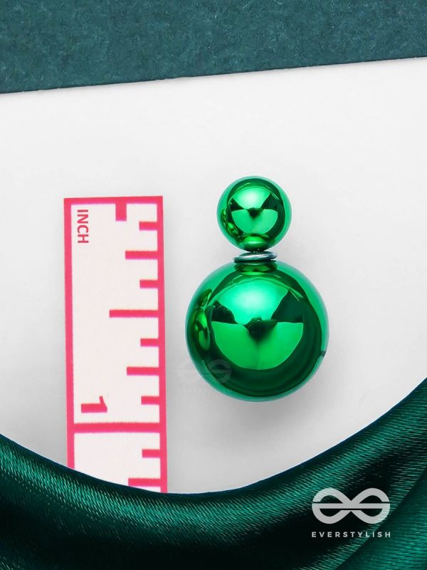 GIGGLES & GLITTERS - GREEN PEARLS STUD EARRINGS