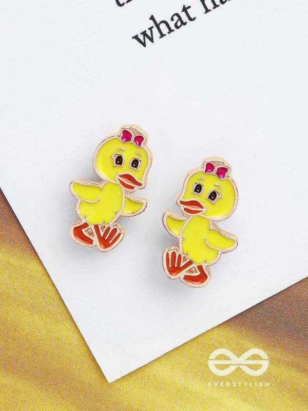 THE TWEETY PIE - GOLDEN EMBELLISHED STUD EARRINGS