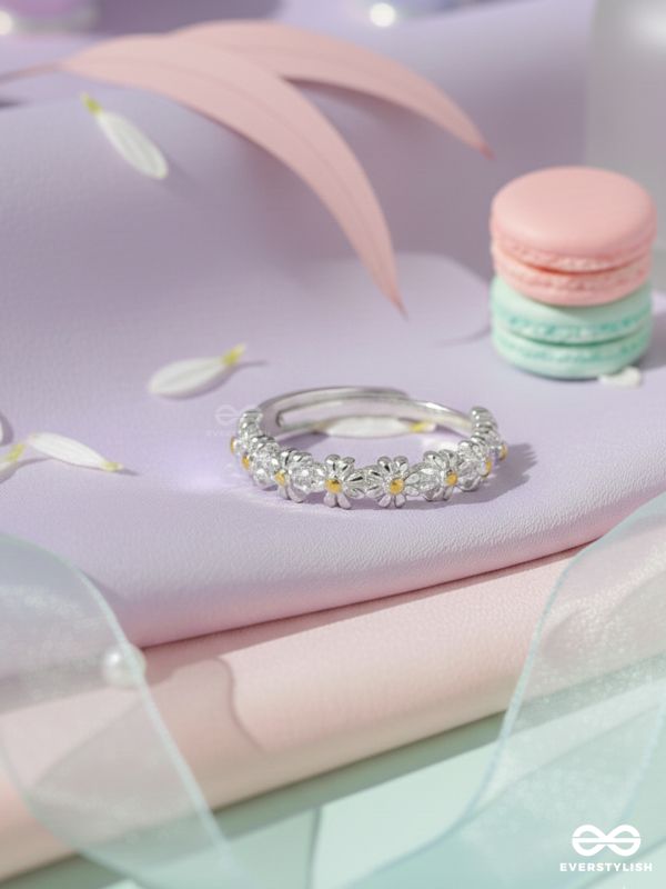 DAISY DREAMS - SILVER RING (ADJUSTABLE)