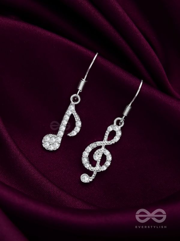 THE MUSICAL NOTES - SILVER SPARKLING EARRINGS