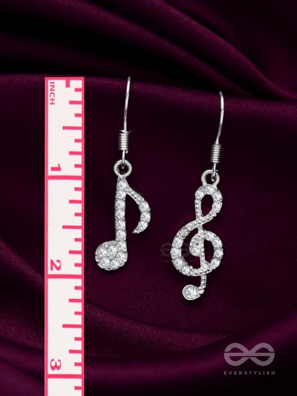 THE MUSICAL NOTES - SILVER SPARKLING EARRINGS