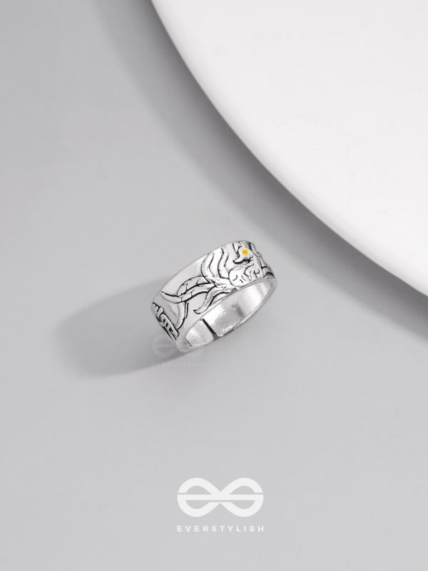 THE FIREBOLT FANG - STATEMENT SILVER RING (ADJUSTABLE)