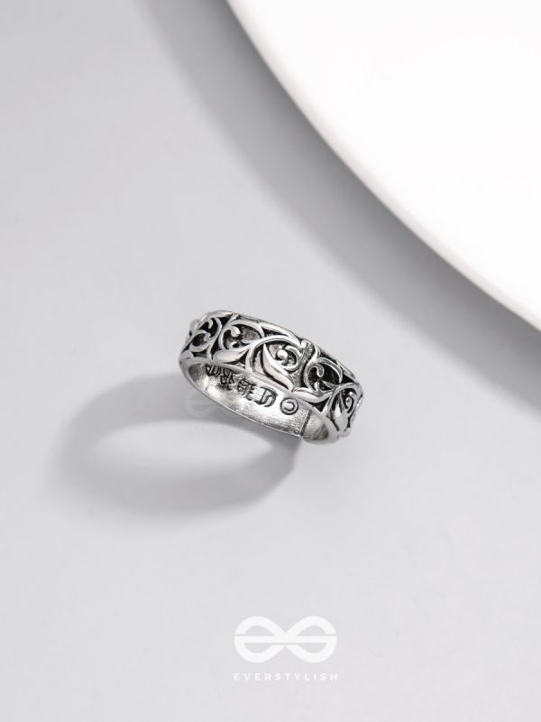 SHADOW SPELLS- STATEMENT SILVER RING (ADJUSTABLE)