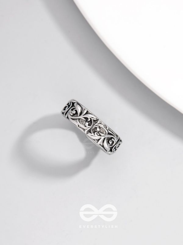 SHADOW SPELLS- STATEMENT SILVER RING (ADJUSTABLE)