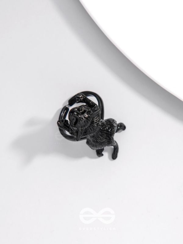A MAJESTIC PROWL - STATEMENT BLACK RING (ADJUSTABLE)