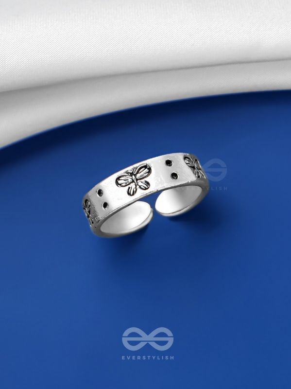 BUTTERFLY FLINGS - SILVER RING (ADJUSTABLE)