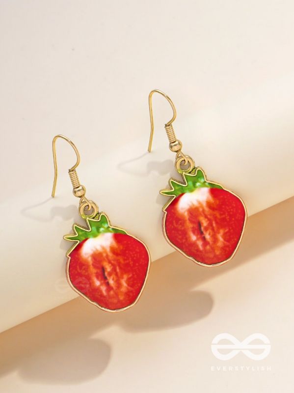 SIZZLING STRAWBERRY SLICES - GOLDEN EMBELLISHED EARRINGS