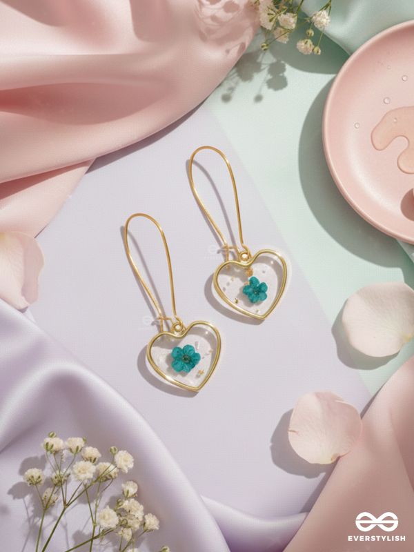 Heart Of Sky - Pressed Flower Resin Earrings