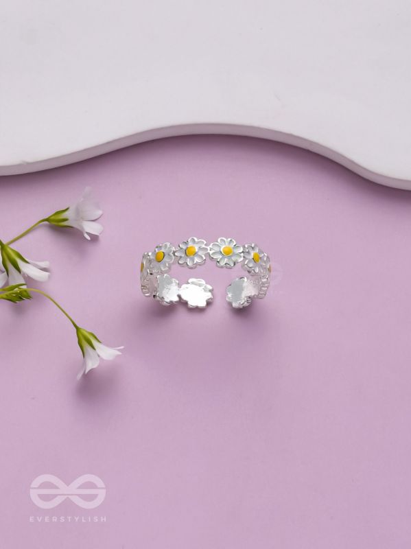 SUNSHINE DAISIES - SILVER RING (ADJUSTABLE)(Yellow)