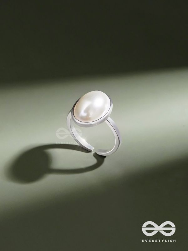 Pixie's Pearl - Statement Pearl Ring (Adjustable)
