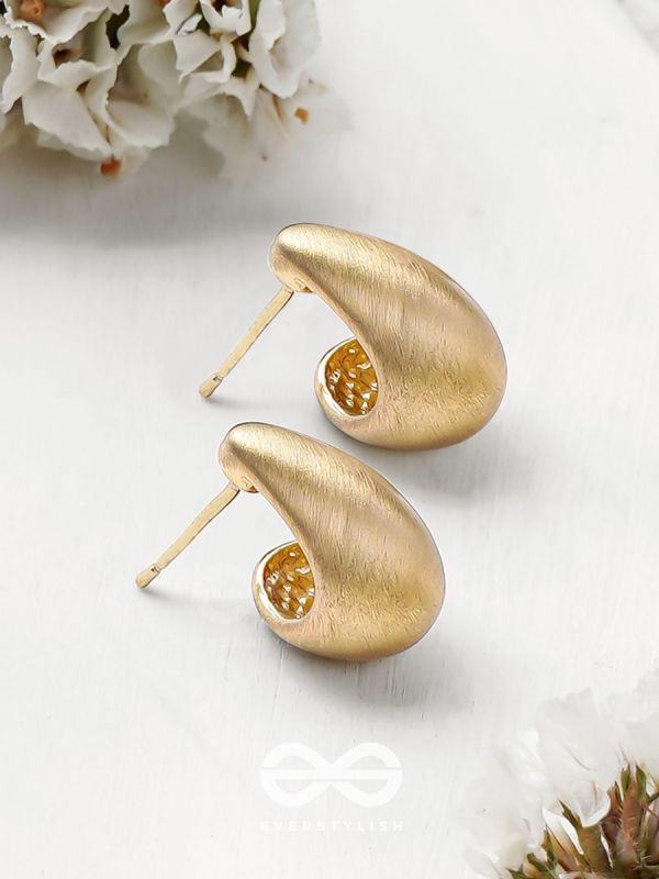 Rare Raindrops - Golden Earrings