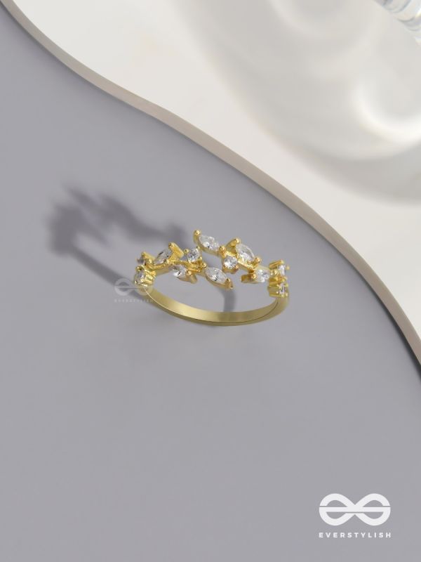 The Snowy Leaves - Cubic Zirconia Golden Ring (Adjustable)