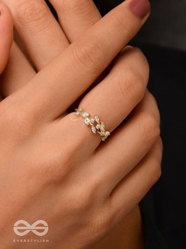 The Snowy Leaves - Cubic Zirconia Golden Ring (Adjustable)