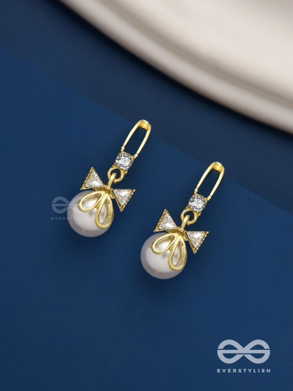 Royal chic-  Golden dangling earrings with crystal and pearl 