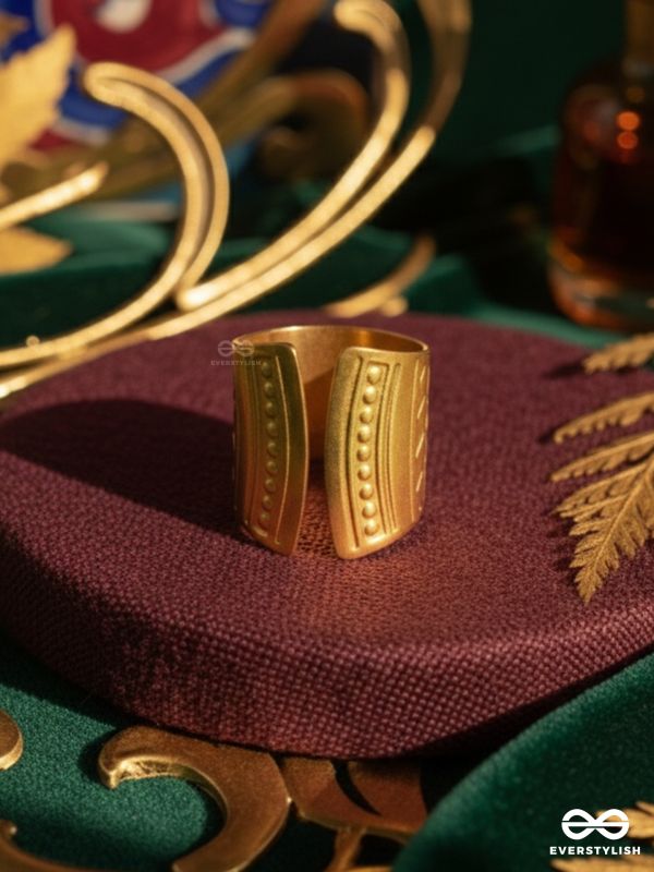 REGAL ARC - ENGRAVED STAINLESS STEEL ANTI-TARNISH RING