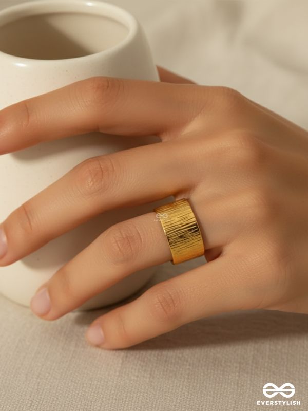 DAYDREAM - TEXTURED STATEMENT STAINLESS STEEL ANTI-TARNISH RING