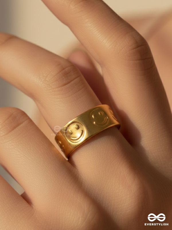 SMILE PLEASE - BOLD STAINLESS STEEL ANTI-TARNISH RING