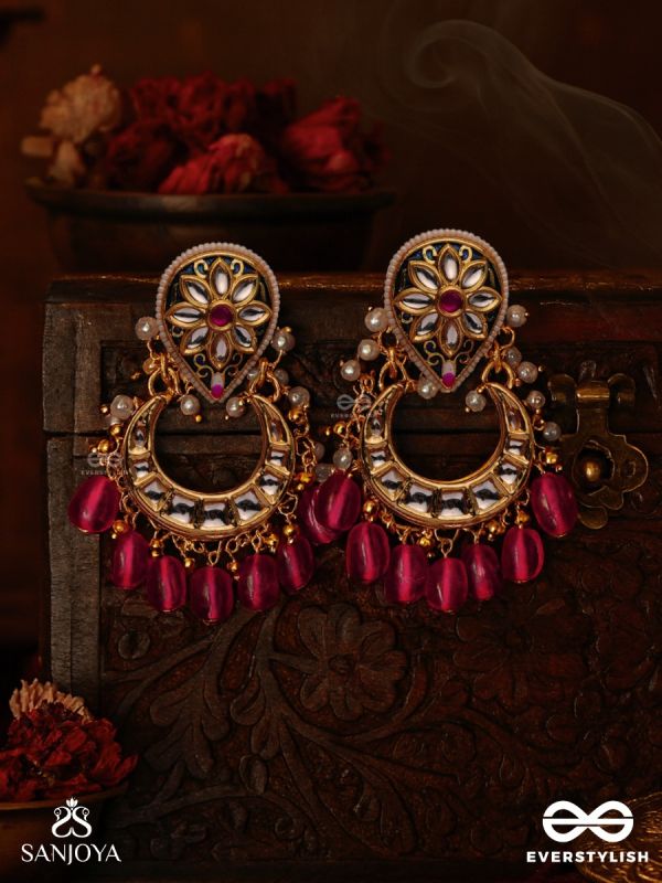 RĀJATILAKA - ROYAL CROWN - HAND EMBROIDERED BRIDAL KUNDAN SET WITH CHOKER NECKPIECE, EARRINGS AND MAANGTIKA