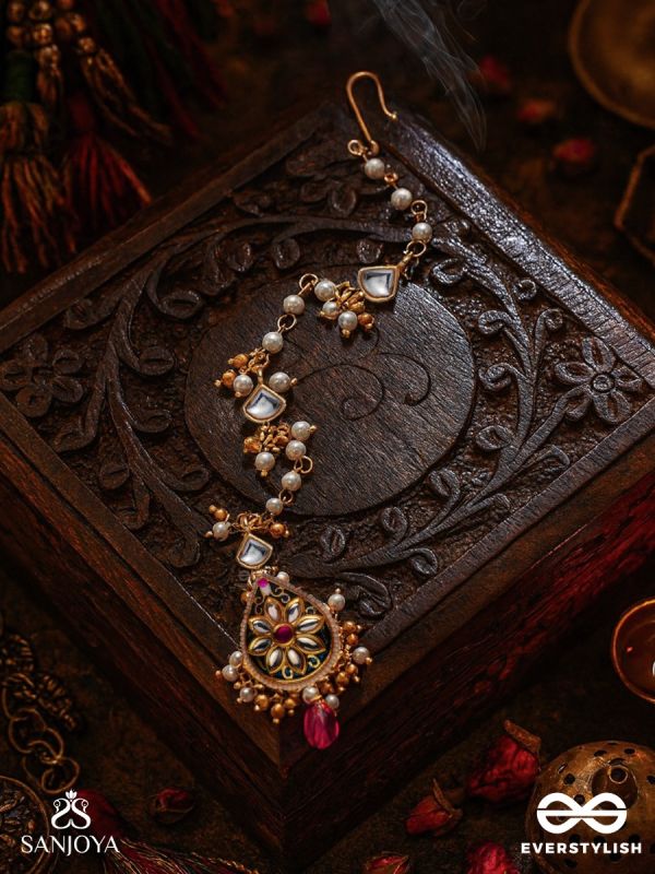 RĀJATILAKA - ROYAL CROWN - HAND EMBROIDERED BRIDAL KUNDAN SET WITH CHOKER NECKPIECE, EARRINGS AND MAANGTIKA