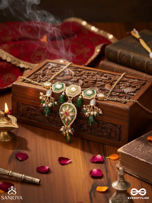 JALNIDHI - OCEAN’S TREASURE - HANDCRAFTED KUNDAN NECKLACE WITH GREEN GEMSTONES AND GOLDEN DETAILS