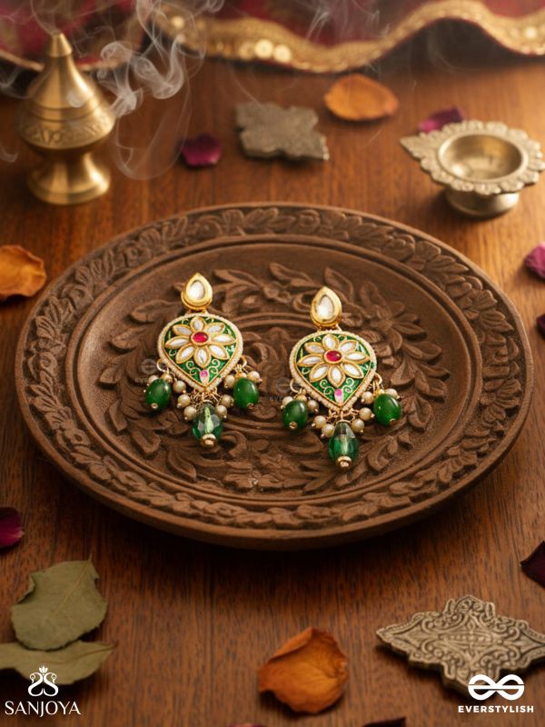 JALNIDHI - OCEAN’S TREASURE - HANDCRAFTED KUNDAN EARRINGS WITH GREEN GEMSTONES AND GOLDEN DETAILS