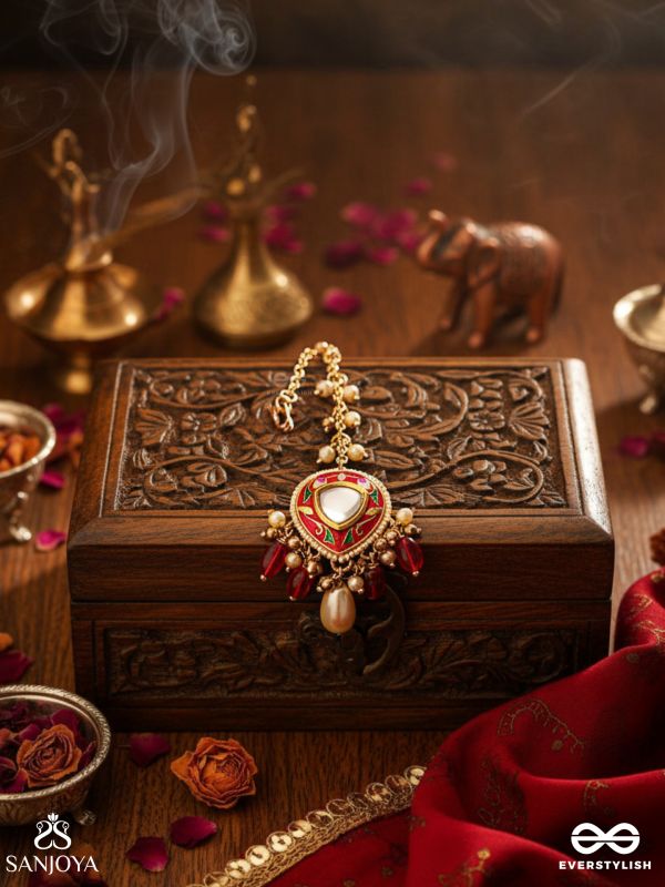 JWLALA - FLAME-LIKE BEAUTY - MAJESTIC HANDCRAFTED KUNDAN MAANGTIKA WITH ORNATE RED AND GOLDEN DETAILS