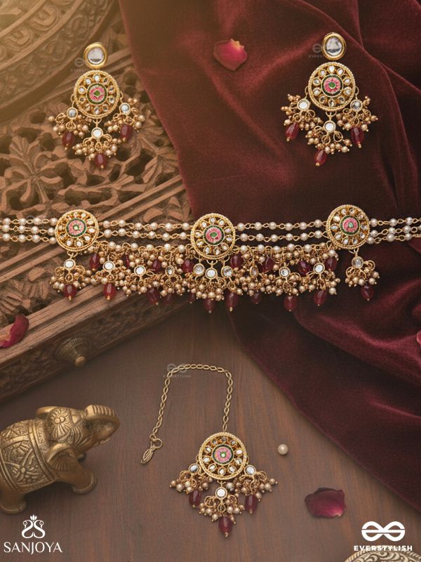TRIBANDHURA - THREE-STRANDED BEAUTY - INTRICATE KUNDAN SET WITH CHOKER NECKPIECE, EARRINGS AND MAANGTIKA