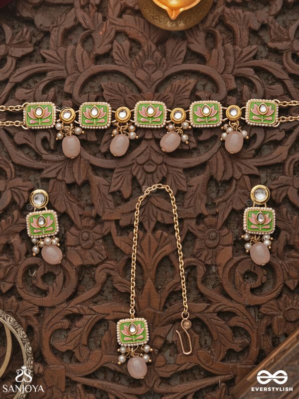 MRIDULPADMA - GENTLE LOTUS - DELICATE KUNDAN SET WITH CHOKER NECKPIECE, EARRINGS AND MAANGTIKA