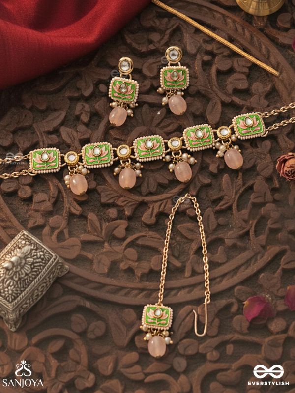 MRIDULPADMA - GENTLE LOTUS - DELICATE KUNDAN SET WITH CHOKER NECKPIECE, EARRINGS AND MAANGTIKA