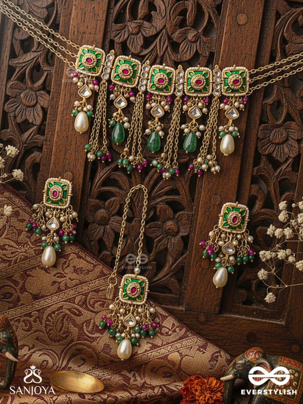 RANIRAGA - QUEEN’S MELODY- EXQUISITE KUNDAN SET WITH NECKPIECE, EARRINGS AND MAANGTIKA