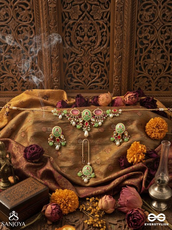 KARUNYA - GRACEFUL AURA - INTRICATE KUNDAN ENAMELLED SET WITH NECKPIECE, EARRINGS AND MAANGTIKA