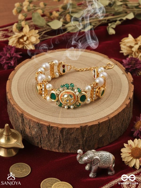MEHRAVA – AURA OF AFFECTION – PEARL STRAND BRACELET WITH EMERALD-TONE ACCENTS AND A DECORATIVE GOLD MEDALLION 