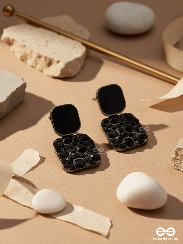 CRYSTAL BYTE – BLACK SHINE STUDS WITH CRYSTAL-CANDY STONES