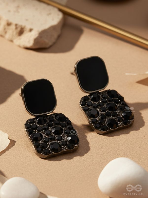 CRYSTAL BYTE – BLACK SHINE STUDS WITH CRYSTAL-CANDY STONES