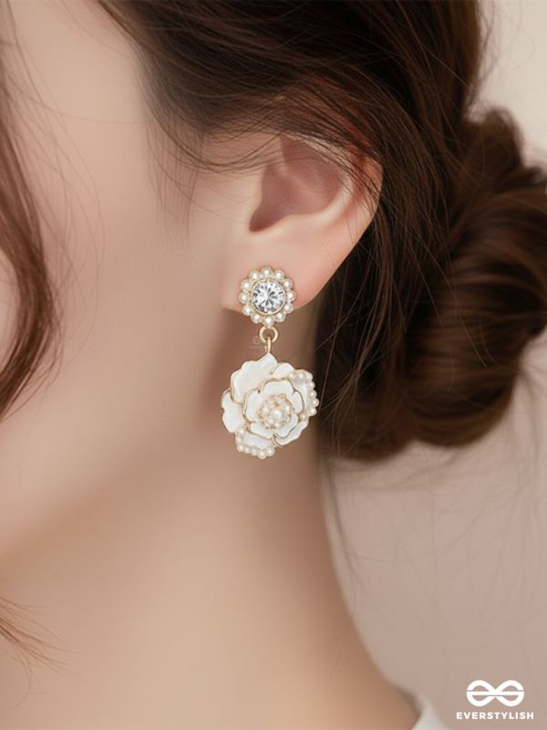 SNOW BLOSSOM – TEXTURED FLORAL DROPS WITH DAZZLING STUDS