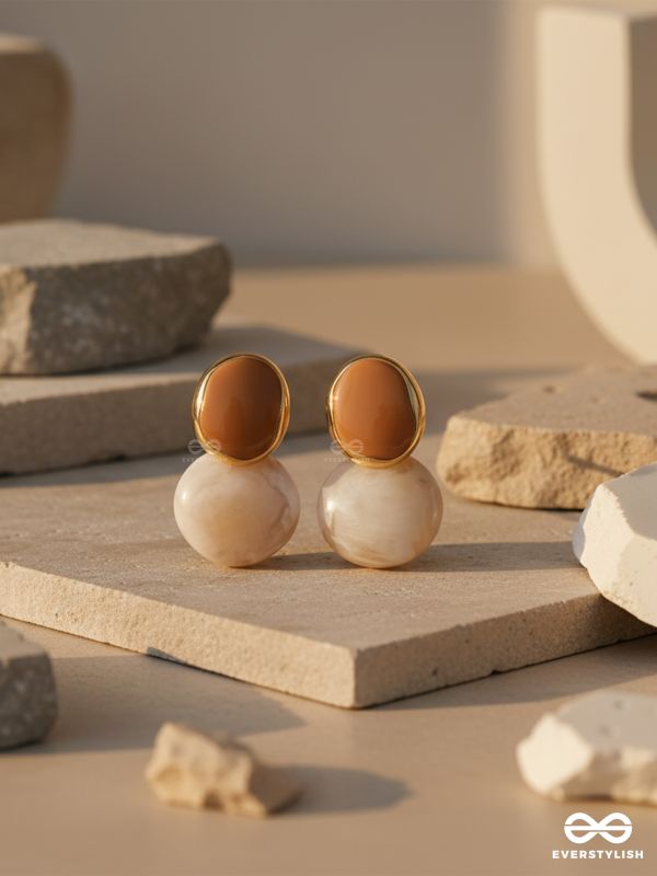 DUNE MELT – GLOSSY EARRINGS IN NEUTRAL SHADES