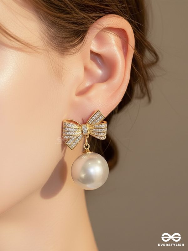 DEWDROP DAZZLE – SPARKLY BOW WITH SINGLE PEARL DROP