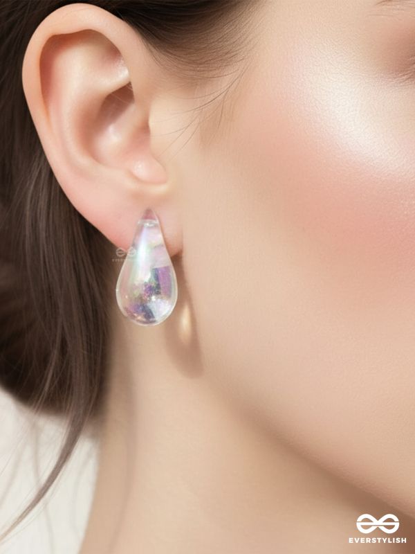 MOON TEAR – SOFT HOLOGRAPHIC GLOW DROP