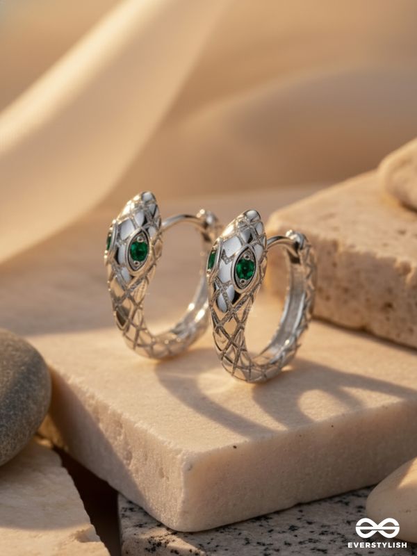 MINT GAZE – SILVER LOOP STUD WITH GREEN ACCENT
