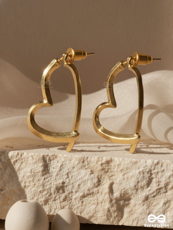 CURVED HEARTLINE – MINIMAL OPEN HEART EAR JACKETS