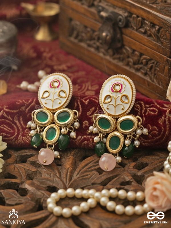 KUNDANMALA – KUNDAN GARLAND – GREEN EMERALD-CLUSTERED GOLD EARRINGS WITH PEARL DROP