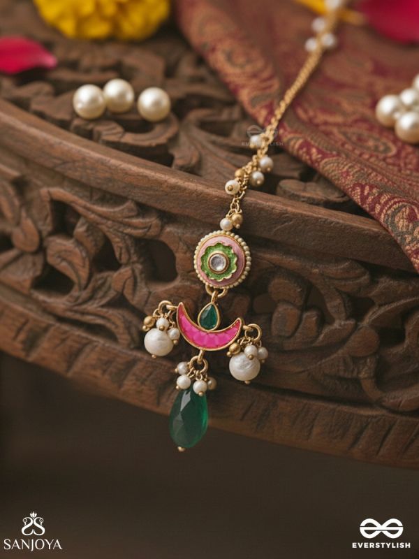 SUVARNALIKA – GOLDEN BLOOM – ORNATE PINK-PEARL CHAND MAANGTIKA 