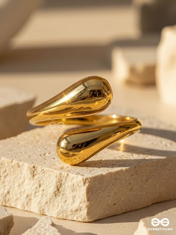 BOUND BEAUTY – CHUNKY GOLDEN KNOT RING