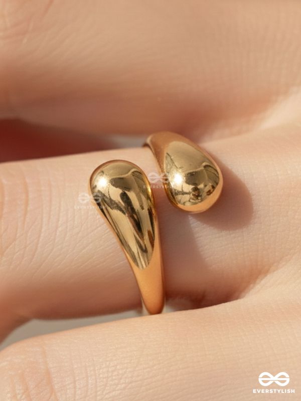BOUND BEAUTY – CHUNKY GOLDEN KNOT RING