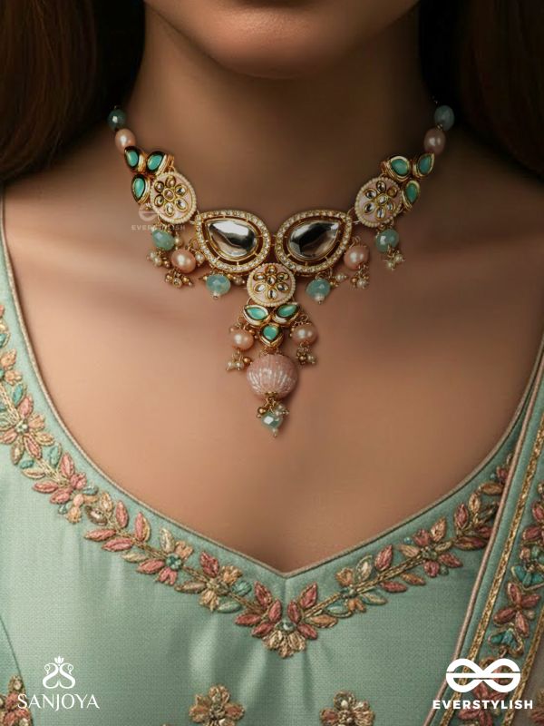 ANURANGI – HARMONY OF COLOURS – KUNDAN NECKLACE WITH GREEN ENAMEL MOTIFS, MIRROR STONES AND PASTEL BEAD DROPS