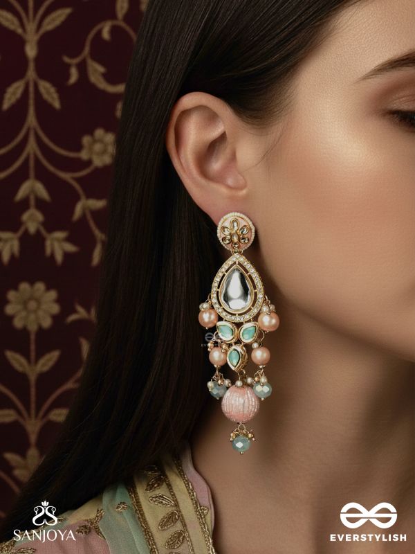 ANURANGI – HARMONY OF COLOURS – KUNDAN EARRINGS WITH GREEN ENAMEL MOTIFS, MIRROR STONES AND PASTEL BEAD DROPS